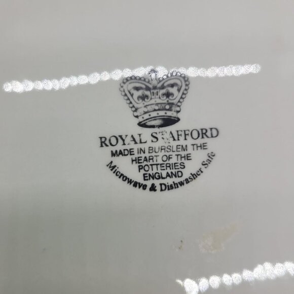 Royal Stafford Christmas Holiday Plate Winter Scene 10.5" Gift transferware - Picture 4 of 4